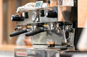 اسپرسوساز خانگی یا صنعتی بخریم؟